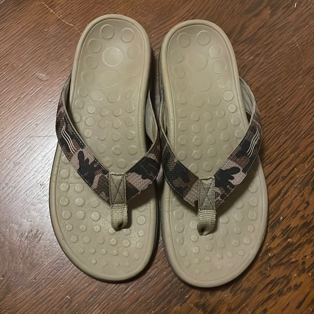 Vionic Unisex Wave Camo Men’s Size 7 Women’s Size 8